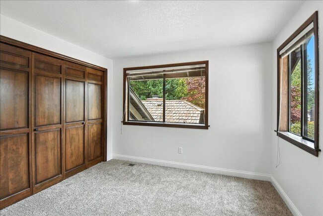 Building Photo - 3bd/2.25ba Edmonds House