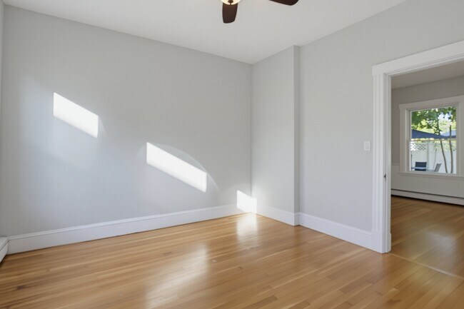 Building Photo - 56 1/2 Fruit St