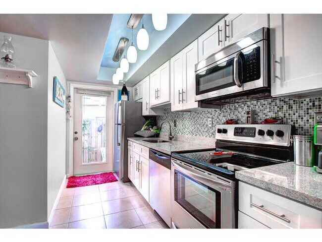 Building Photo - 3213 Colony Club Rd