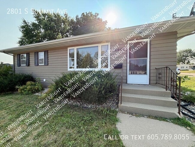 Building Photo - 2801 S Summit Ave