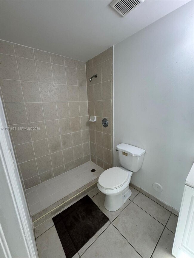 Building Photo - 7280 NW 114th Ave