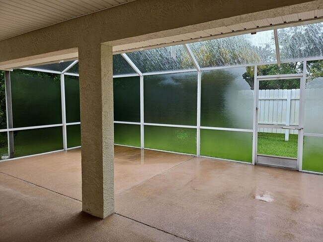 Building Photo - Beautiful 3-Bedroom, 2 bath Home with Screened Porch & Lawn CAre Included