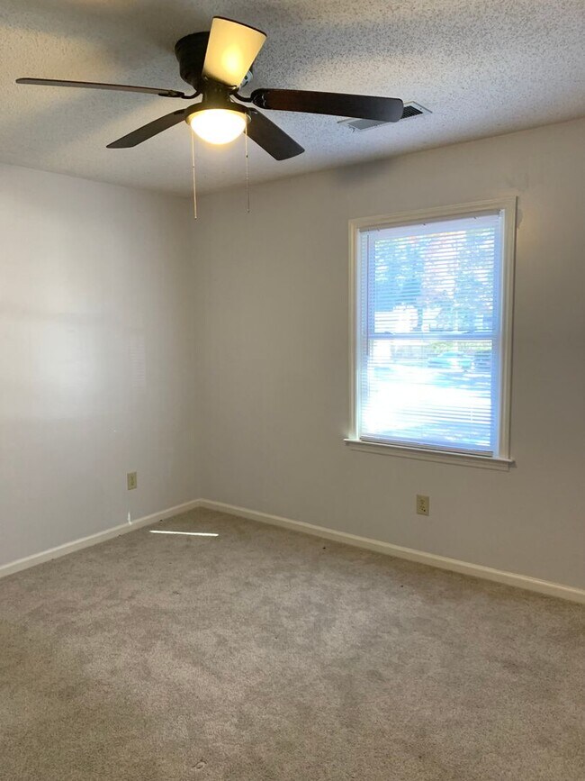 Building Photo - 128 Chesapeake Ct