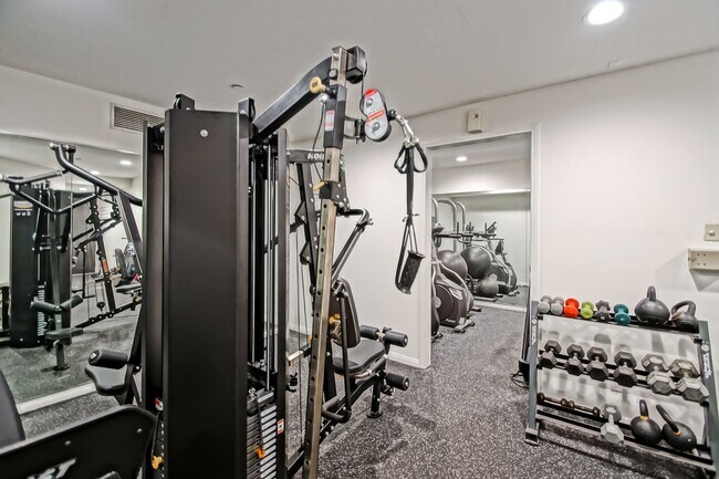 Building Photo - Remodeled Corner 3+2 Unit with Luxury Finishes Near Century City & Westwood