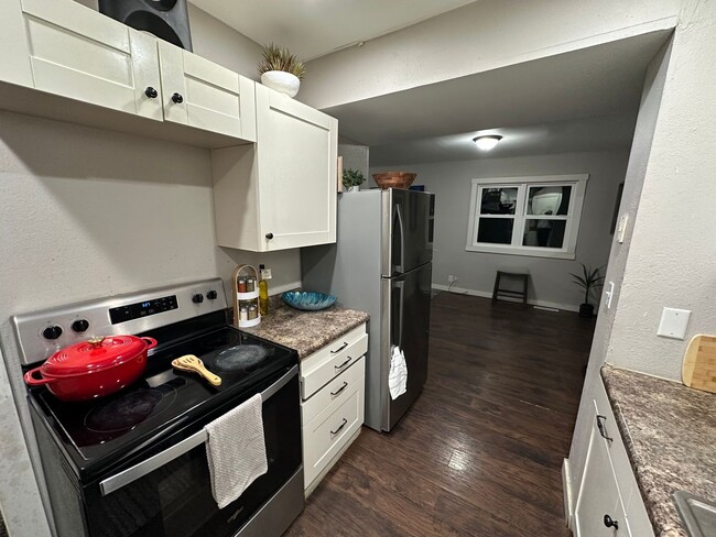 Building Photo - Remodeled 3 bed, 1 bath home for rent.