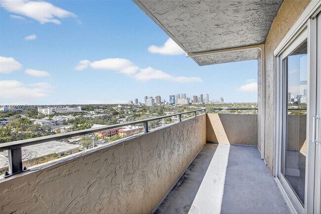 Building Photo - 1625 SE 10th Ave