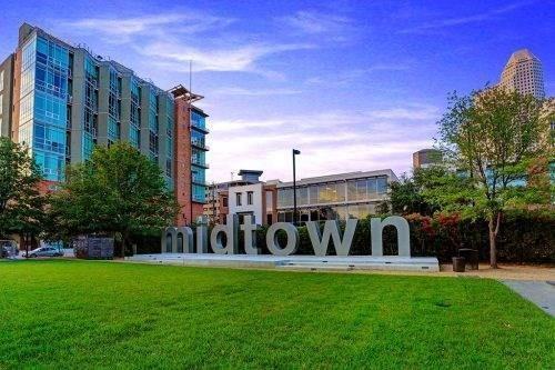 Building Photo - 2000 Bagby St