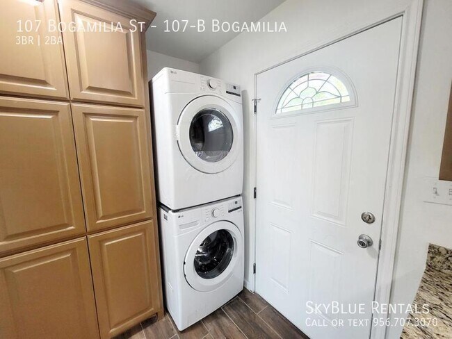 Building Photo - 107 Bogamilia St