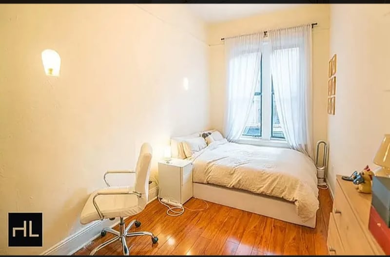 Building Photo - W. 26th St, 5th Ave