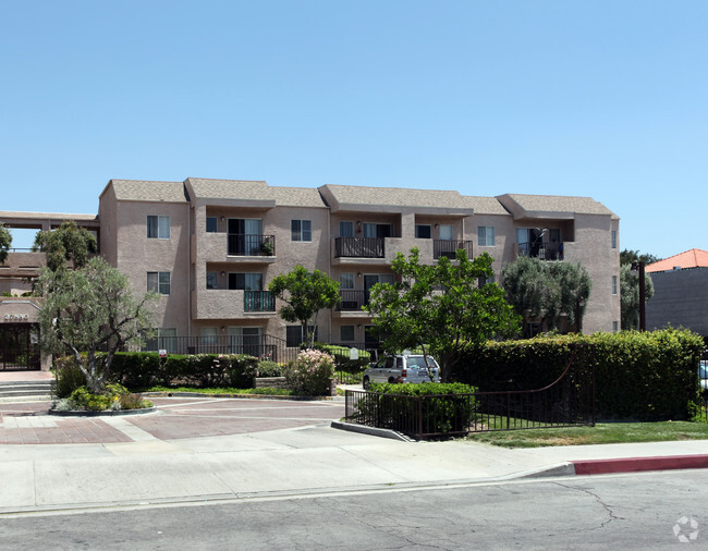 Primary Photo - Canyon Villas Senior Apartments