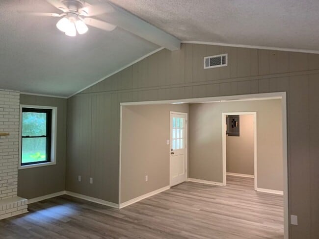 Building Photo - Renovated 3 Bedroom 2 Bath Home for Rent!!