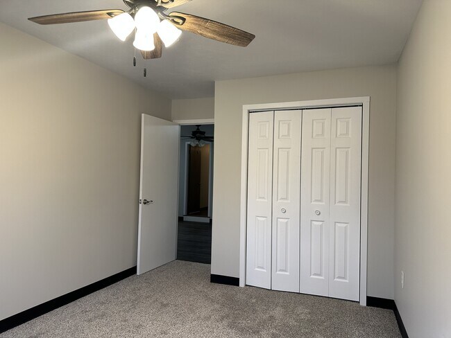 Building Photo - 260 Mark Twain Dr