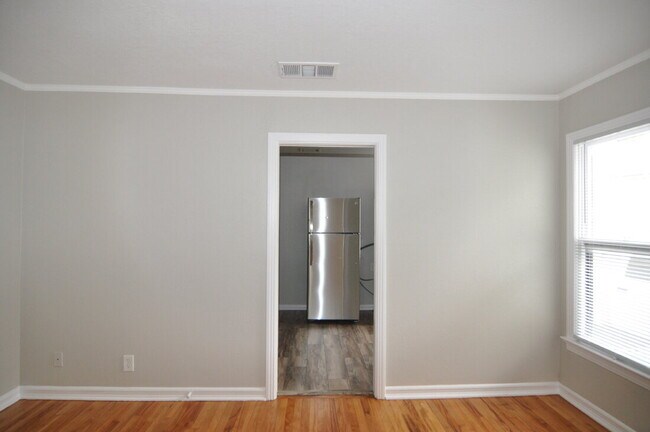 Building Photo - "Charming One-Bedroom Gem Near Downtown Sundance Square with Timeless Character and Modern Upgrad...