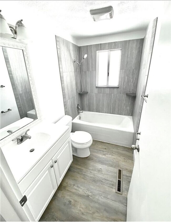 Building Photo - RES_CARMEL INSTITUTE LLC_1152