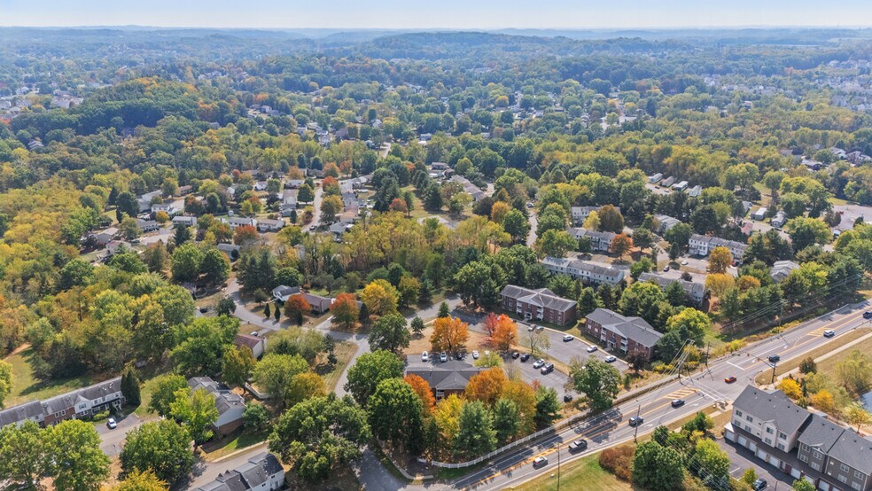 Building Photo - 976 Wood Hollow Dr