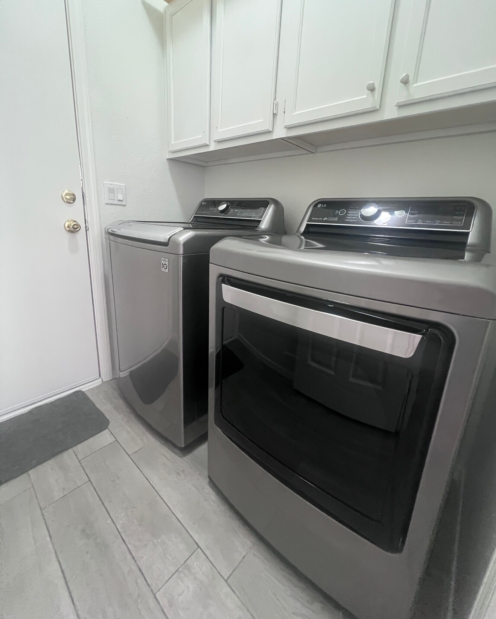 Laundry room - 1501 E Princeton Ave