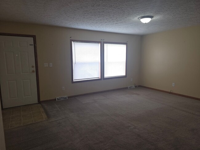 Building Photo - Meadowbrook Estates