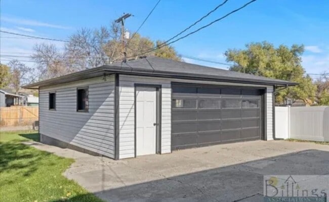 Building Photo - Fully Furnished 4 Bed, 2 Bath Home | West ...