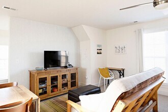 Building Photo - Fully Furnished Belvedere Studio – Utilities Included