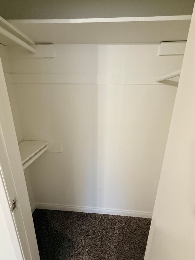 Building Photo - 4 bedroom home in LB with Large backyard now ready to rent!