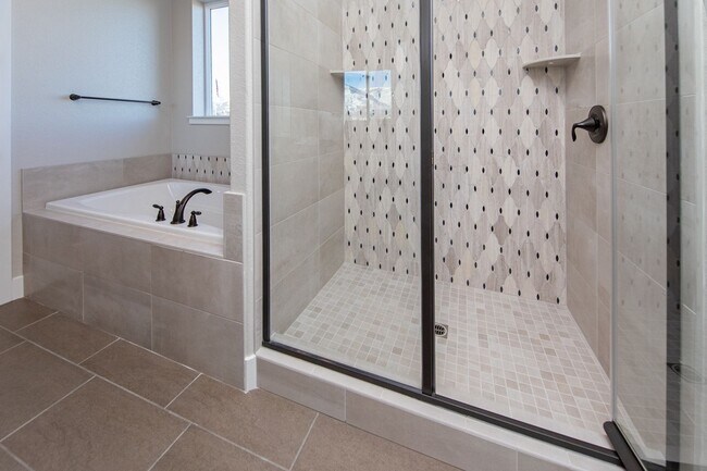 Building Photo - 3 Bedroom | 3 Baths | plus large loft | 20...