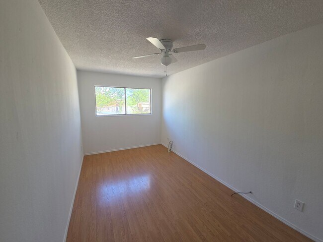 Building Photo - L. Street Duplex