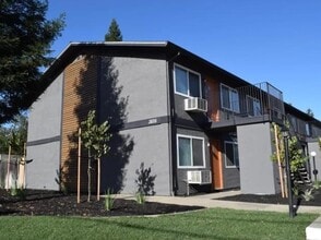 Building Photo - Sundance Garden Apts