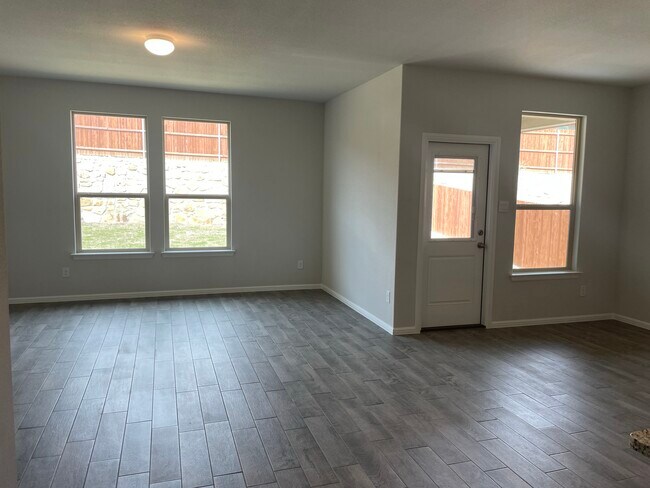 Building Photo - 941 Braymer Ln