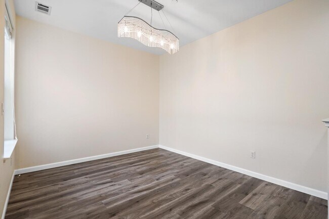 Building Photo - 643 Turnbuckle Dr