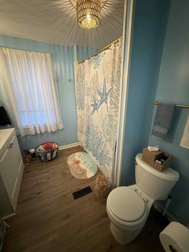 Building Photo - 3 Bedroom single family house