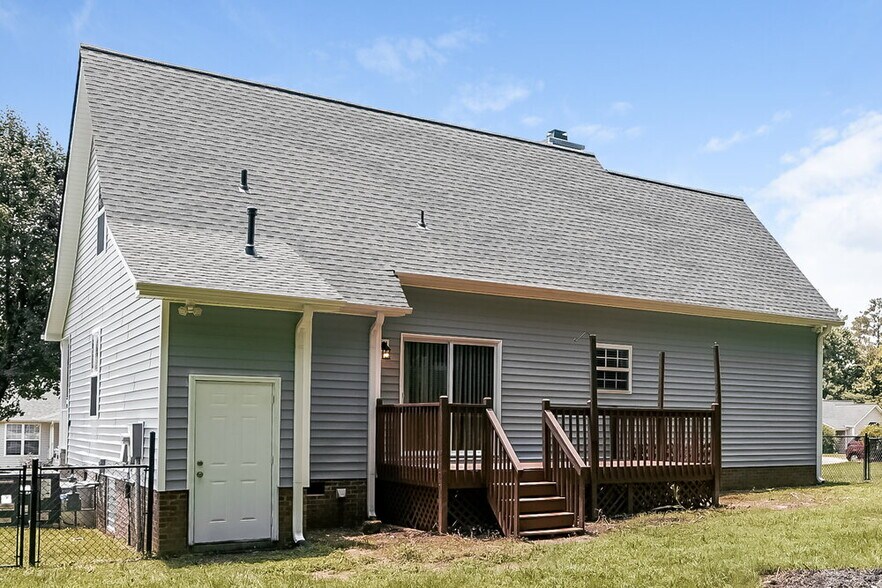 Building Photo - 601 Quest Ridge Dr