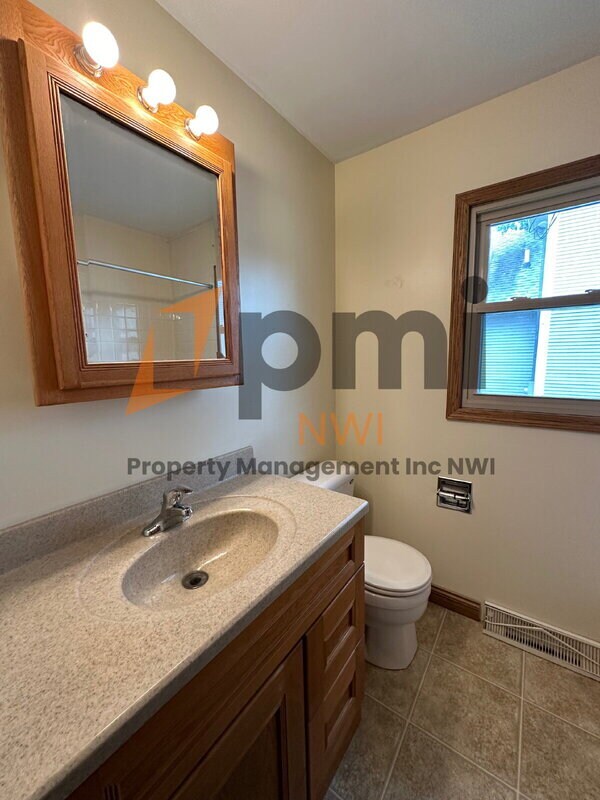 Building Photo - 408 E Clark St