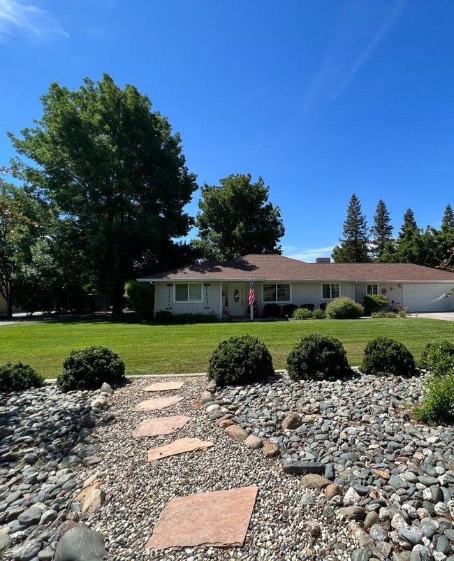 Building Photo - Very nice home in the Antelope School Dist...