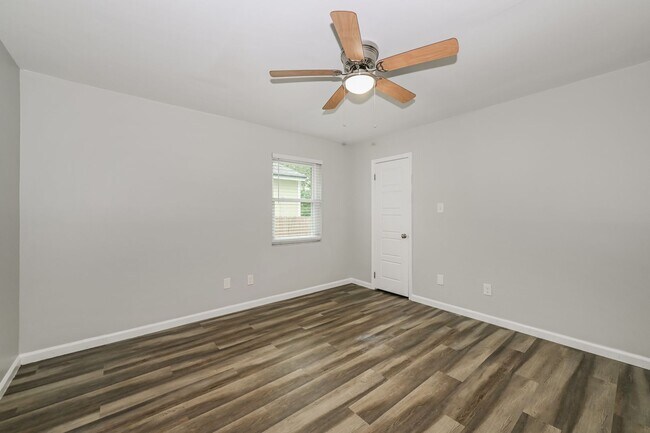 Building Photo - Between Beach & Bay – Gorgeous 3-Bed Coast...