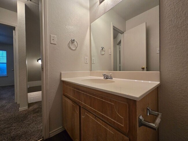 Building Photo - 2805 Kerrville Ct