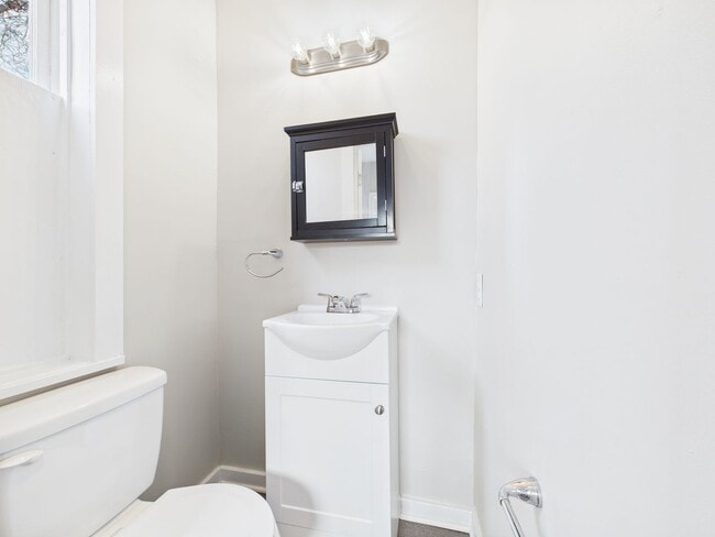 Building Photo - Spacious 4 Bedroom Single Family on Susquehanna St with Off Street Parking