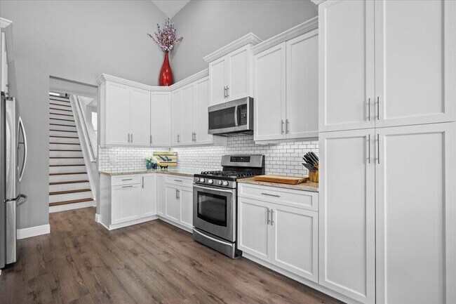 Building Photo - 83 Satinwood Ln