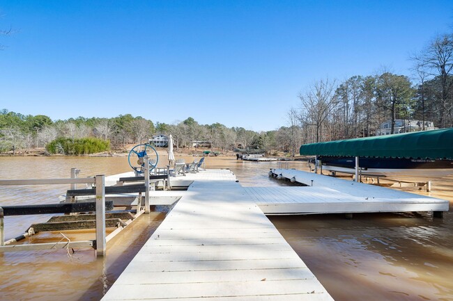 Building Photo - Lakefront Oconee Home