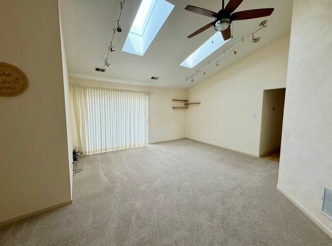 Building Photo - 1316 E Evergreen Dr
