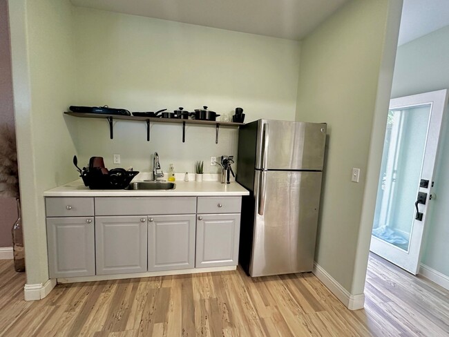 Building Photo - Spacious 1 Bedroom with RIVER TRAIL ACCESS!!
