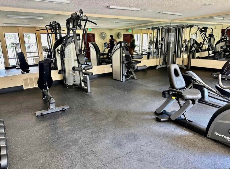 Building Photo - 6780 Friars Rd