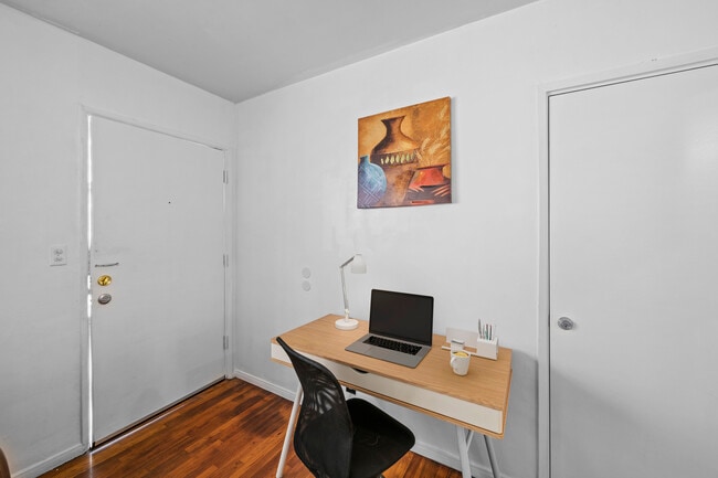 Living room - 11053 Venice Blvd