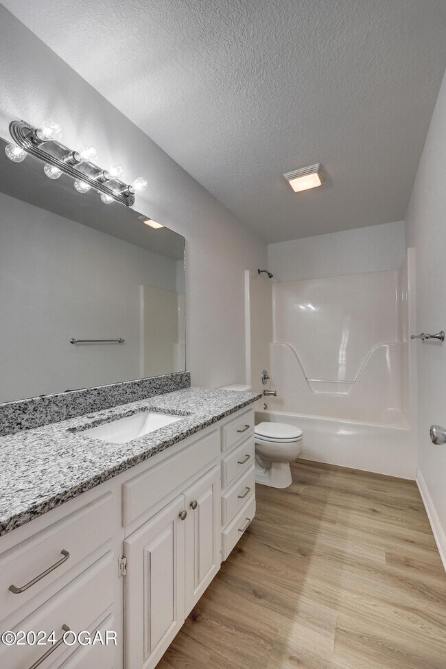 Building Photo - 301 W Briarbrook Ln