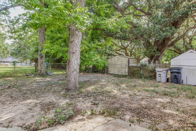Building Photo - Move-in ready 3-bedroom, 1-bath cottage
