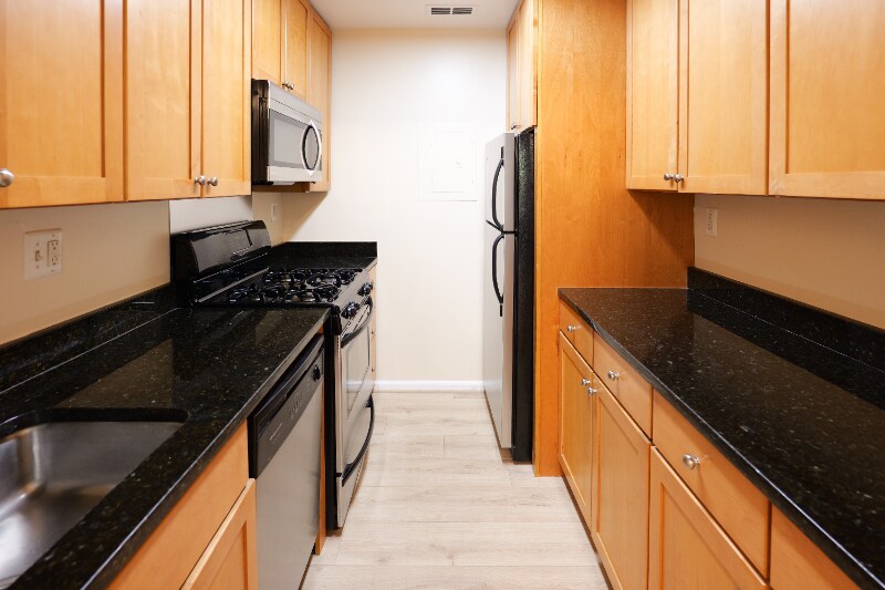 Building Photo - 1730 Arlington Blvd