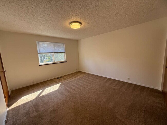 Building Photo - Spacious Home on Corner Lot Available!