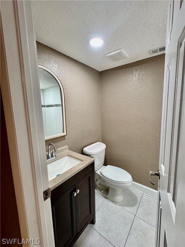 Building Photo - 4603 Bayshore Dr