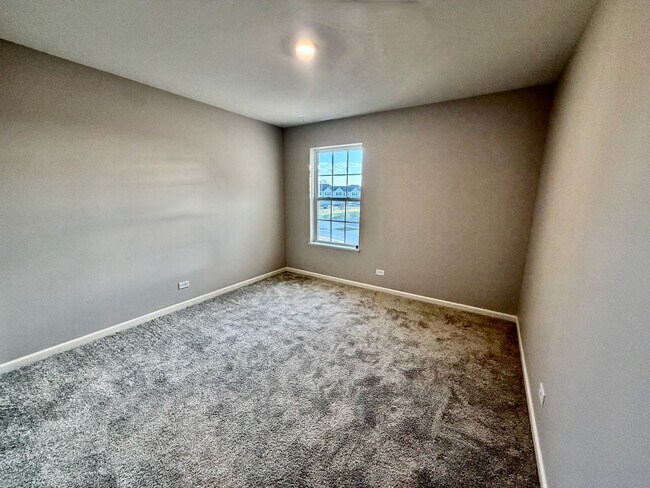 Building Photo - 1327 Draper Rd