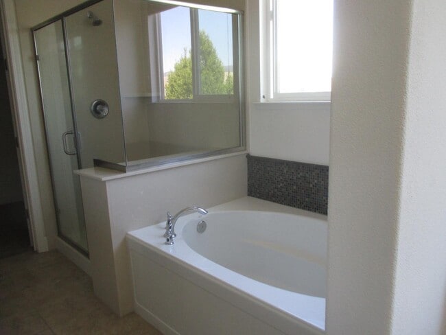Building Photo - 381 Windsong Way