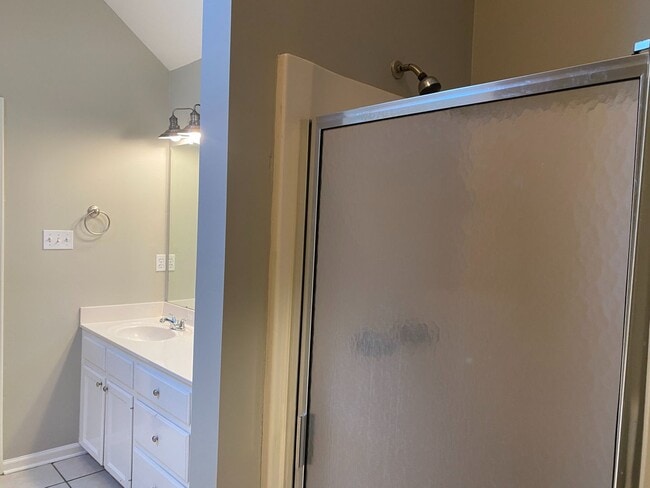 Building Photo - Beautiful 3/2 Home in Lake Azalea Subdivis...